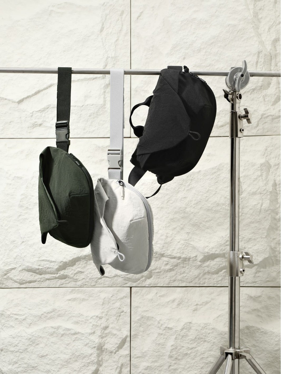 Leisure Style Lightweight Waterproof Couple Nylon Magnetic Suction Men's Chest Bag