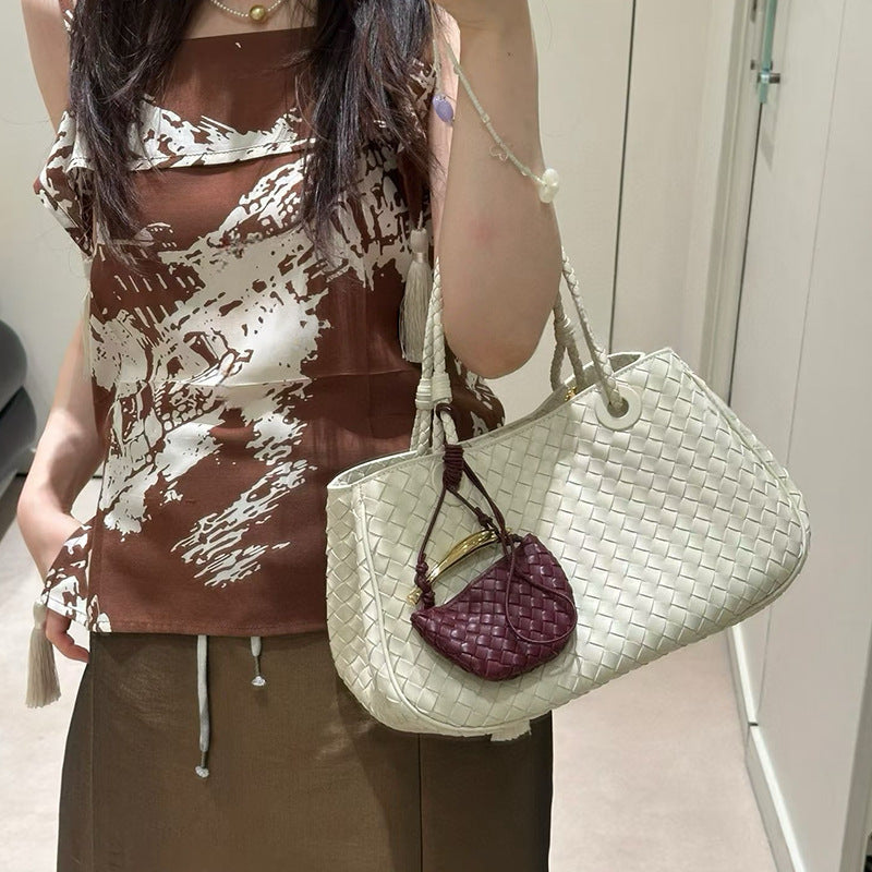 Shark Nail Earphone Woven Pendant Classic Women's Handbag