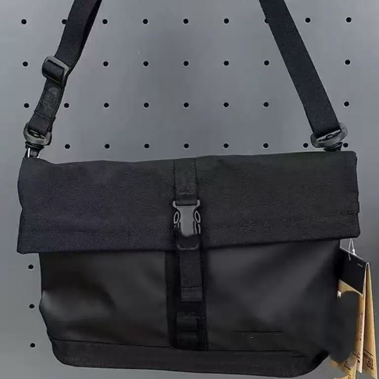 Women's & Men's Autumn North House Twist Couple One Women's Shoulder Bag