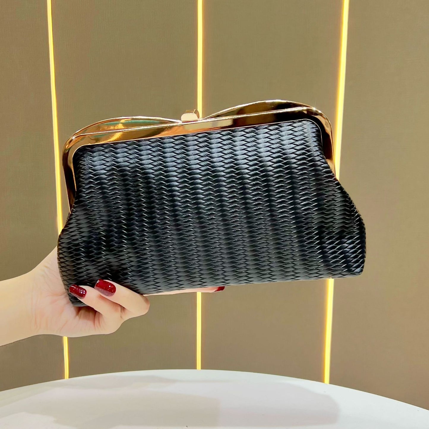 Women's Hand Holding High Fashion Elegant Men's Handbags