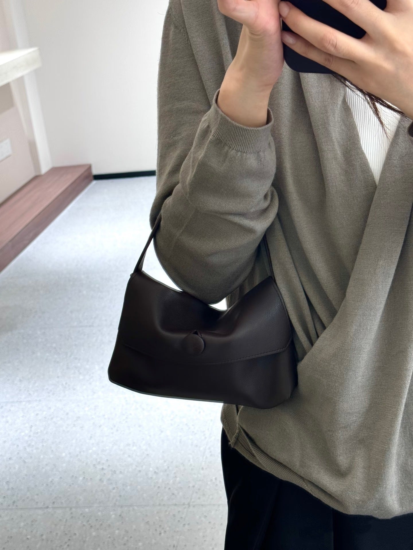 Style Niche Button Genuine Leather Minimalist Women's Clutch