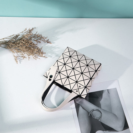 Women's Simple Rhombus Stitching Geometric Folding Commuter Chain Handbags