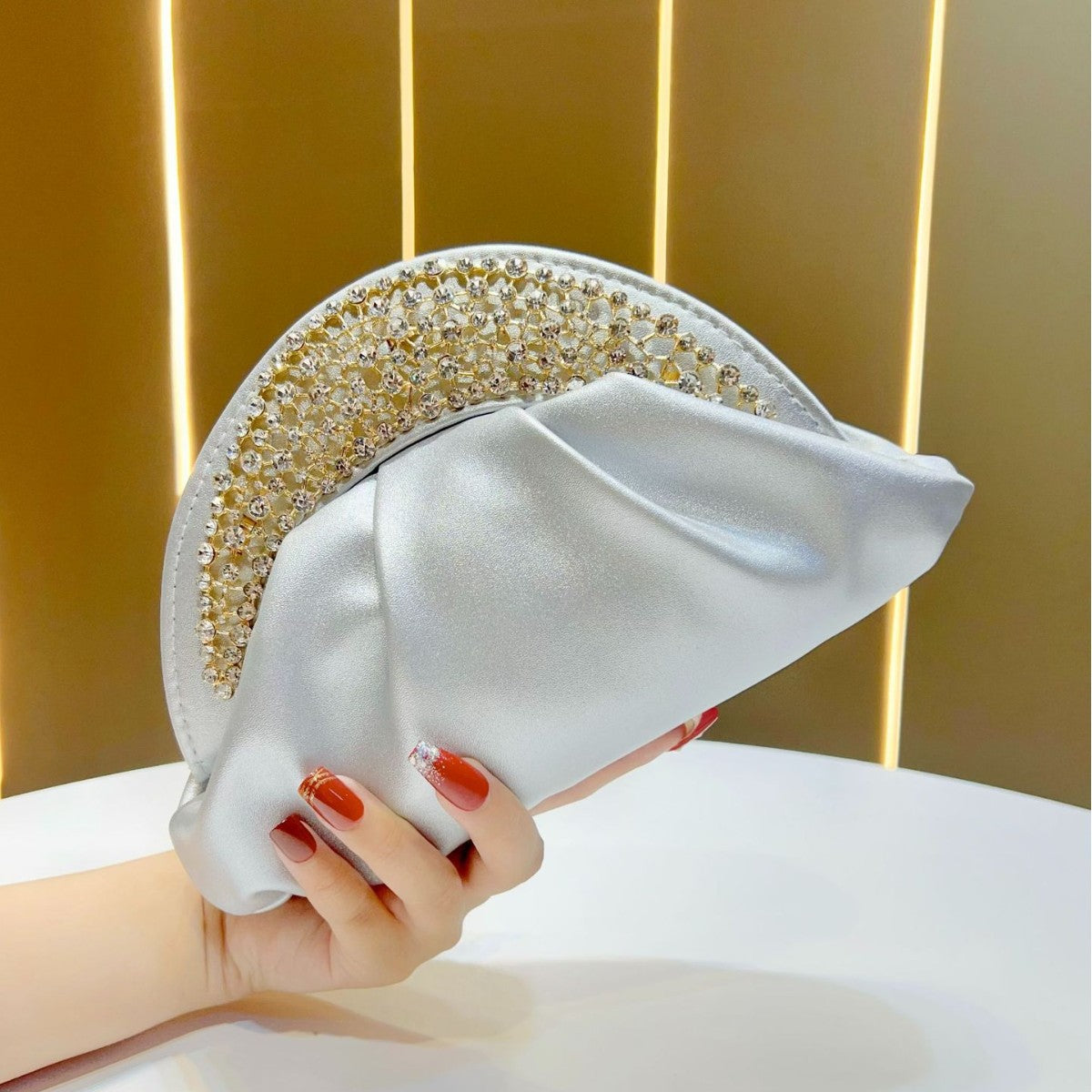 Women's High-grade Light Luxury Clutch Cloud Dress Bags