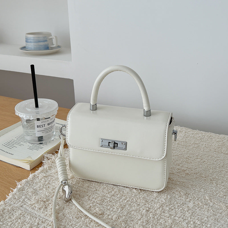 Portable Female Simple Western Style Commuter Shoulder Bags