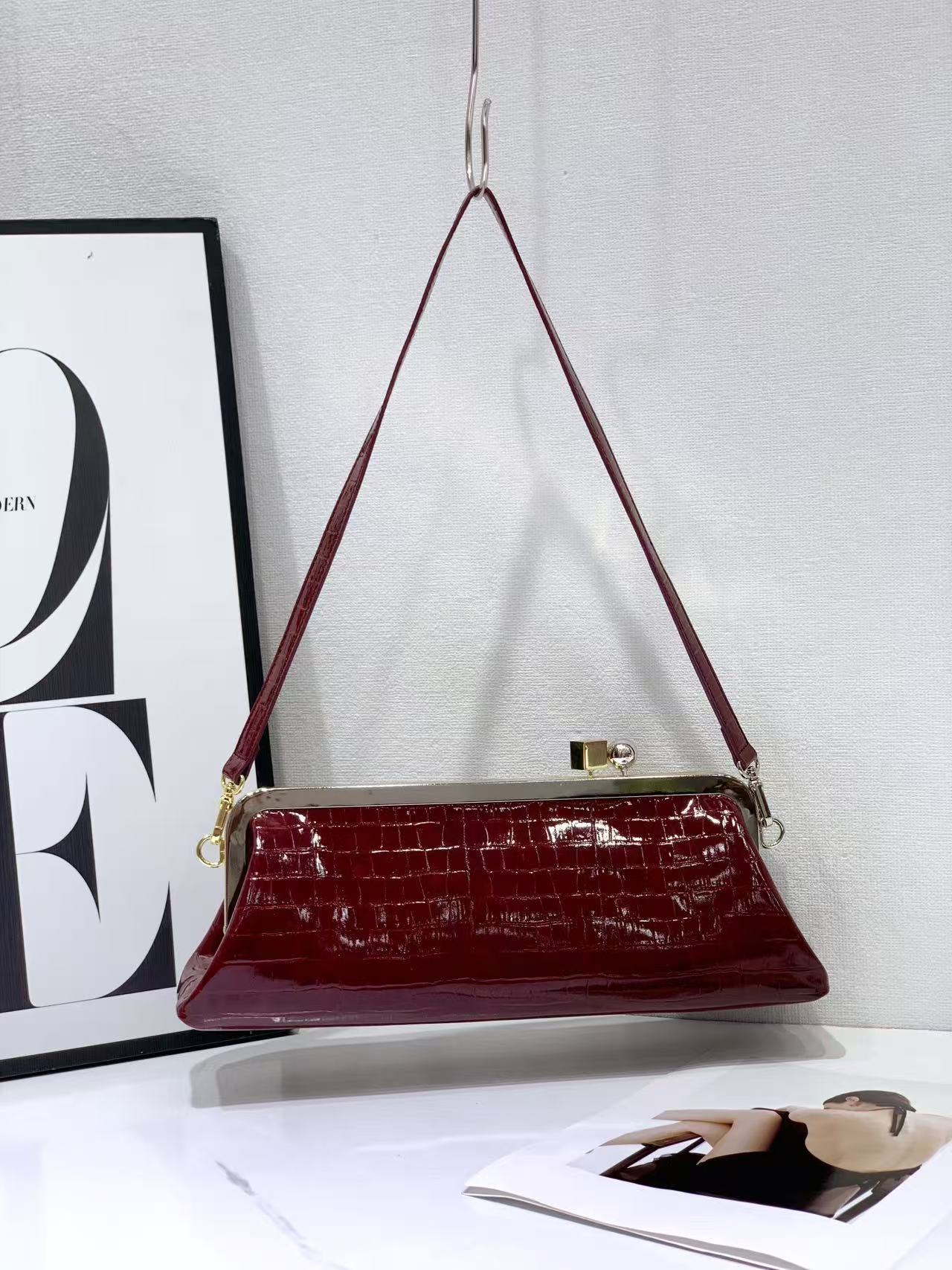 Cowhide Baguette Hand-held Dress Dinner Triangle Commute Women's Shoulder Bag
