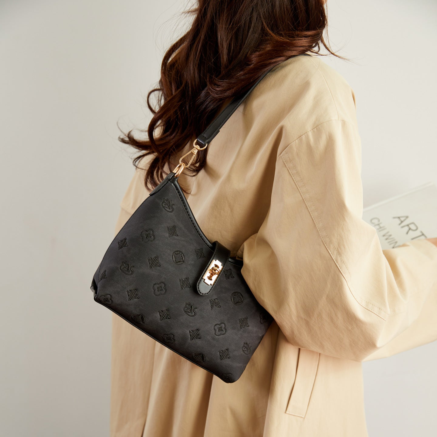 Women's Style Underarm Light Luxury Commuter High-grade Women's Messenger Bag