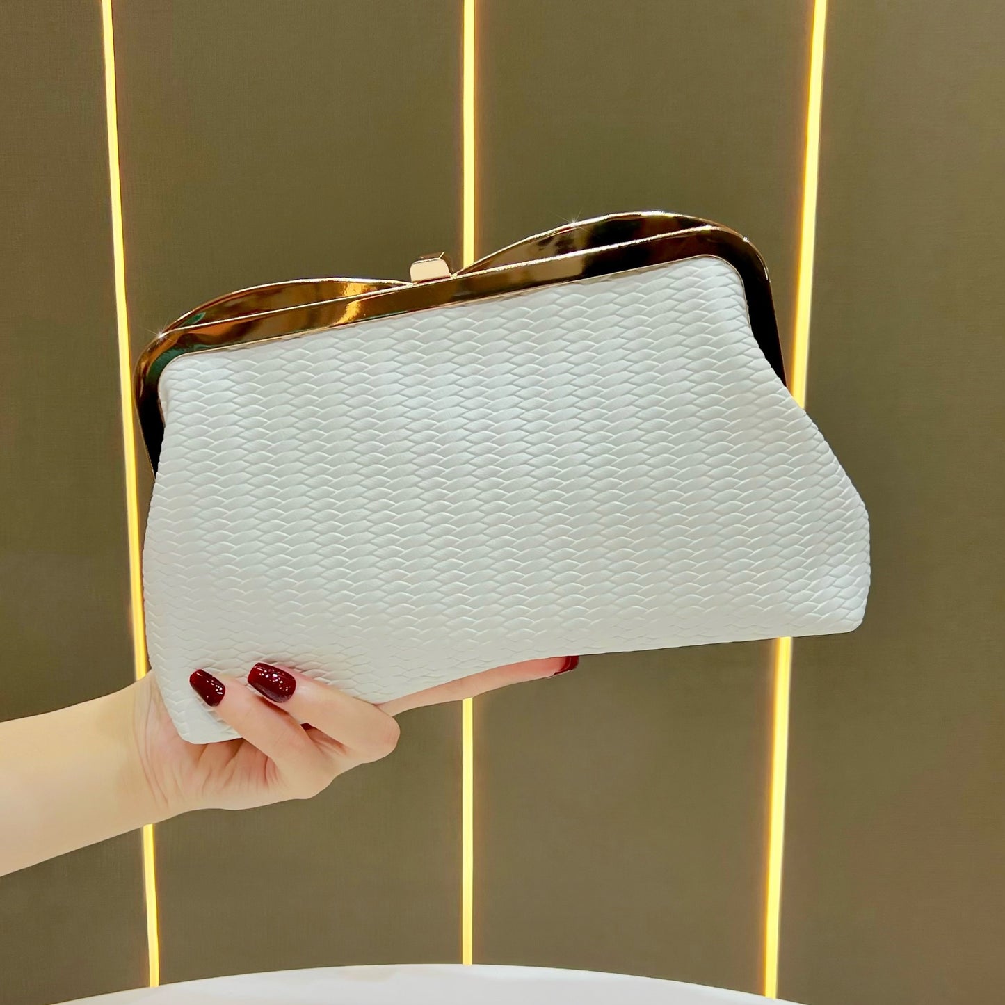 Women's Hand Holding High Fashion Elegant Men's Handbags