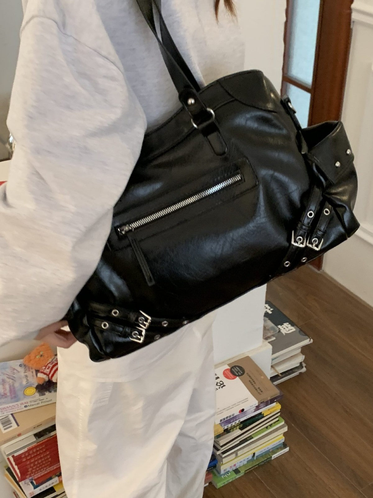 Women's Locomotive Style Large Capacity Totes Summer Tide Fashion Retro One Women's Messenger Bag