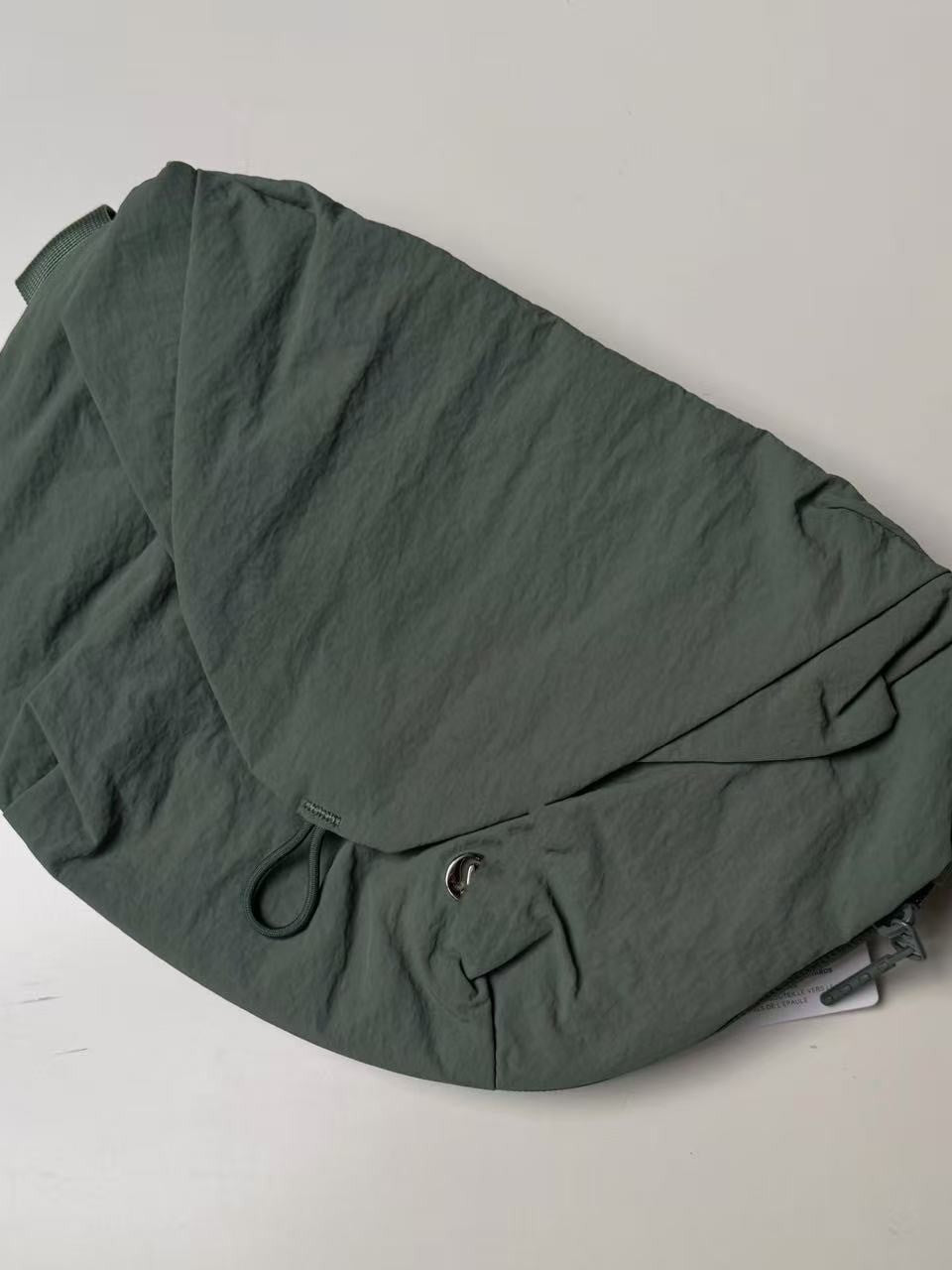 Magnetic Eucalyptus Gray Second-hand Basic Capacity Bags