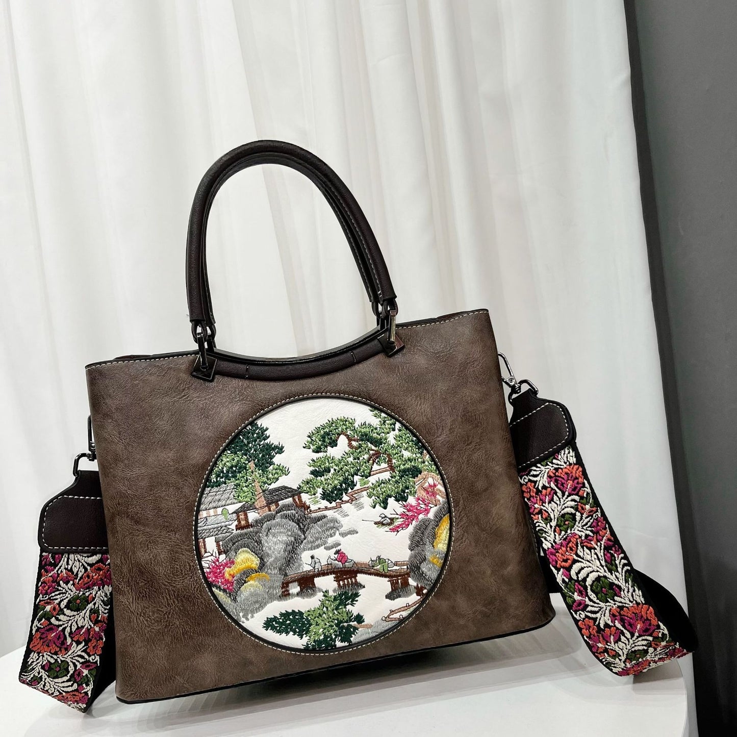 Women's Embroidered Chinese Style Cheongsam Ethnic Large Capacity Leisure Bags