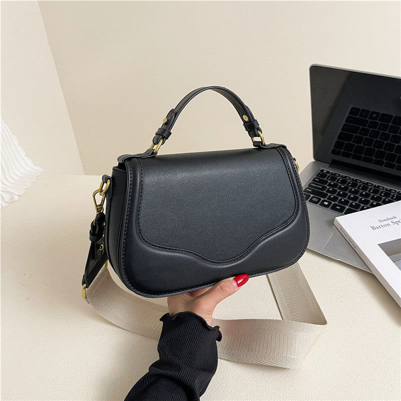 Women's Autumn Fashion Commuter Leisure Saddle Handbags