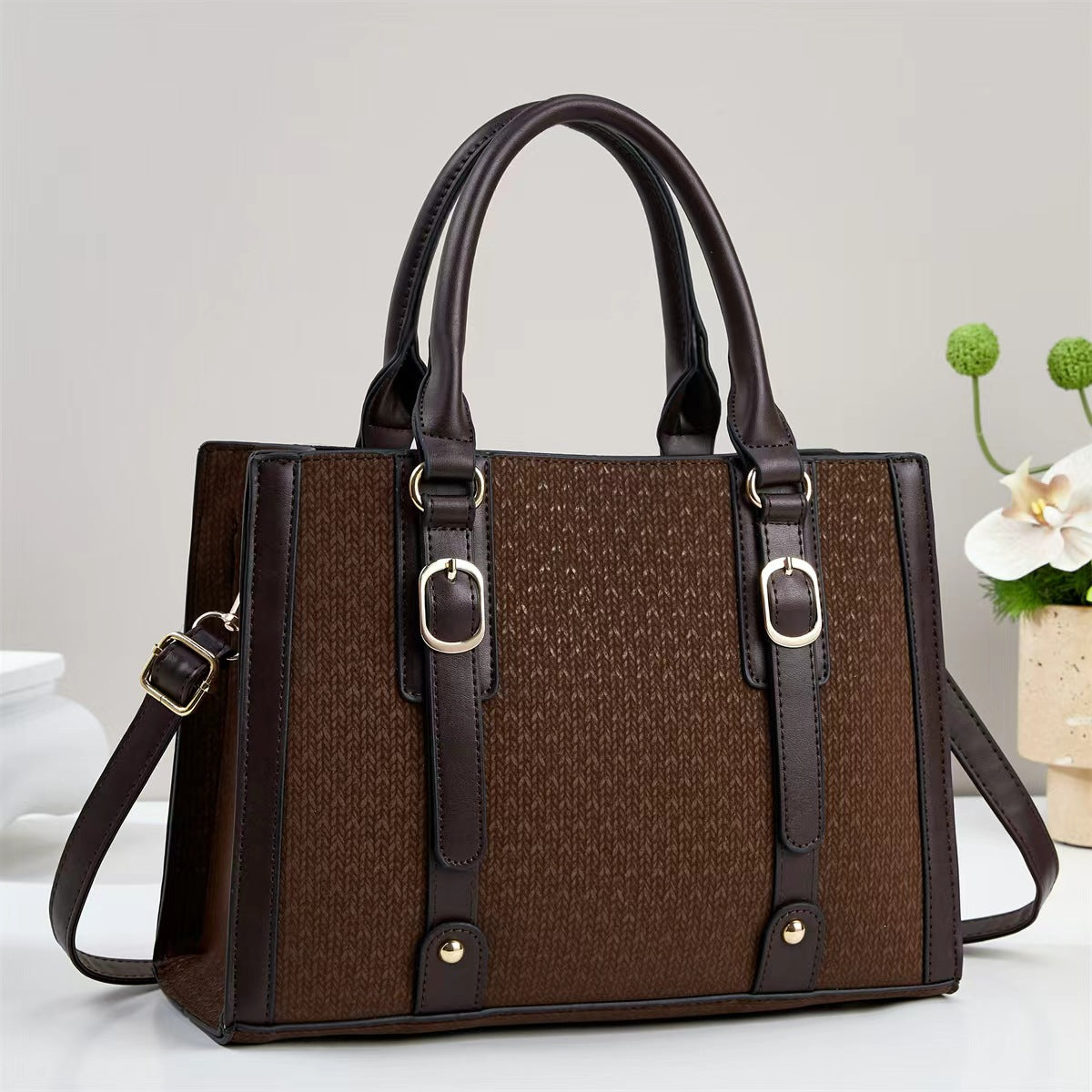 Women's Retro Fashion Leisure Commute Large Capacity Handbags
