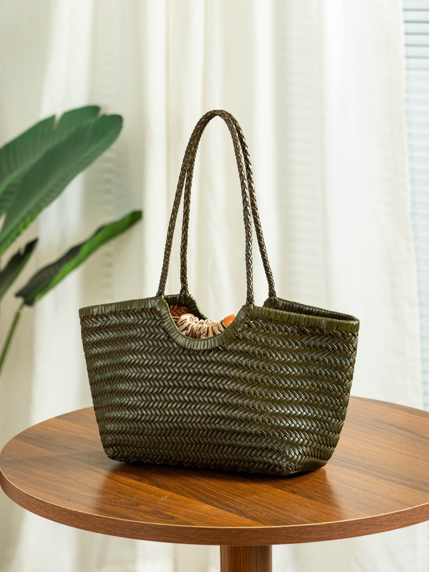 Women's Retro Woven Authentic Leather Weave Vegetable Women's Handbag