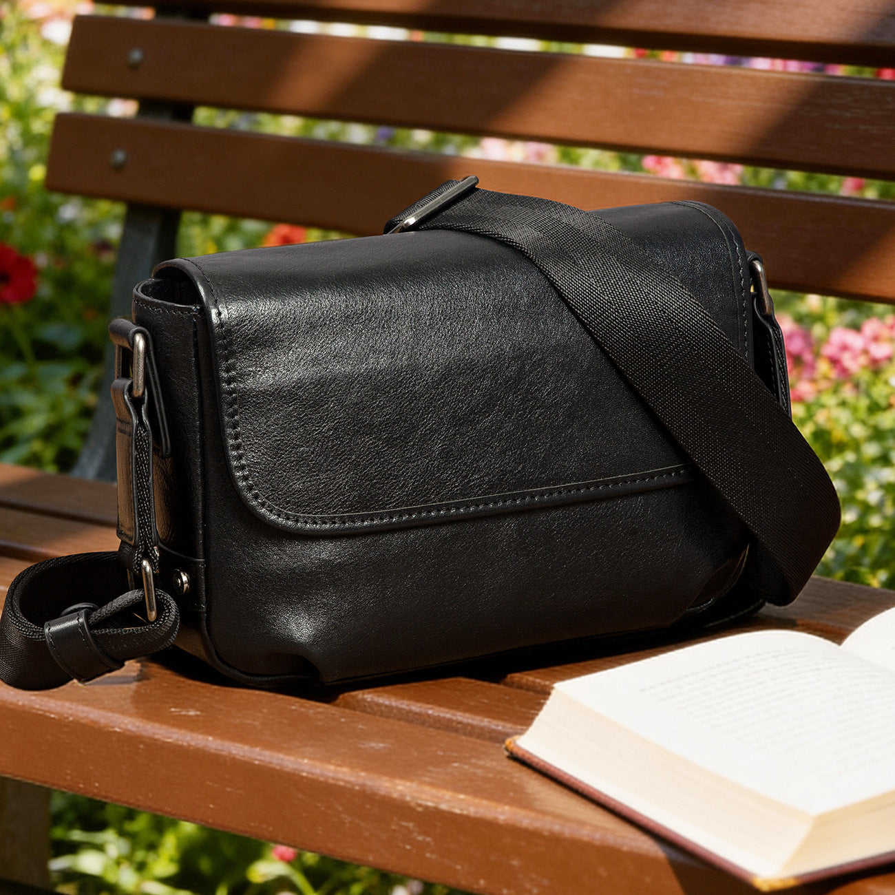 Men's & Women's Straight Hair Oil Wax Leather Retro Fashion Bags