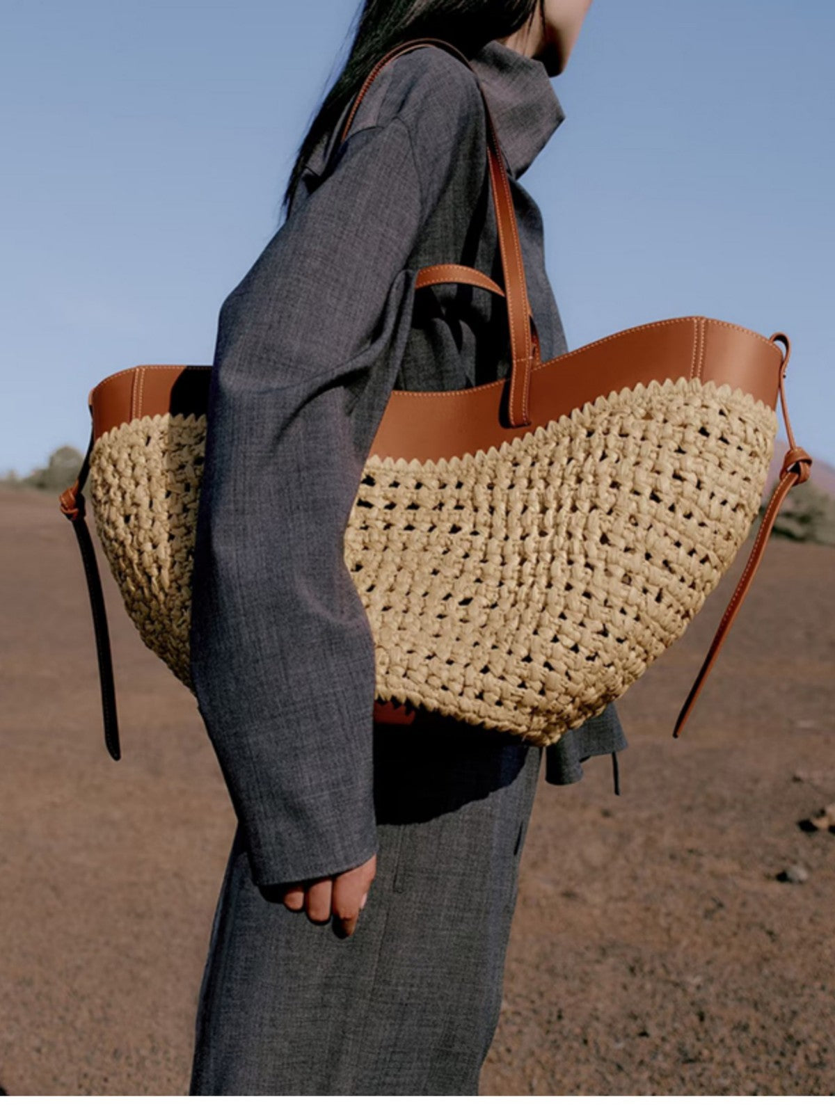 Women's Retro Artistic Fashion Large Capacity Straw Woven Handbags