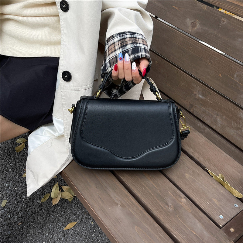 Women's Autumn Fashion Commuter Leisure Saddle Handbags