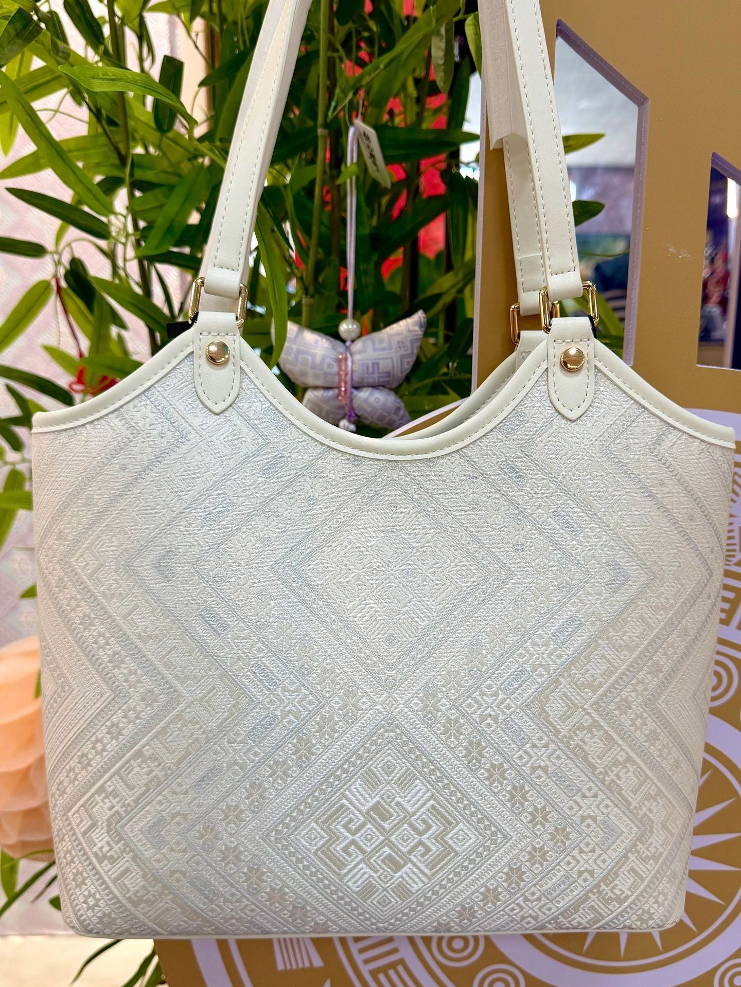 Women's Jin Plain White U-shaped Vegetable Basket Tote Bags