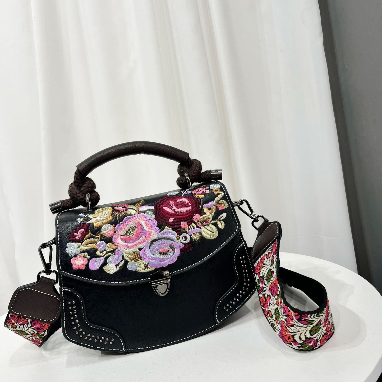 Women's Ethnic Style Embroidery Textured Large Capacity Simple Texture Leisure Women's Handbag