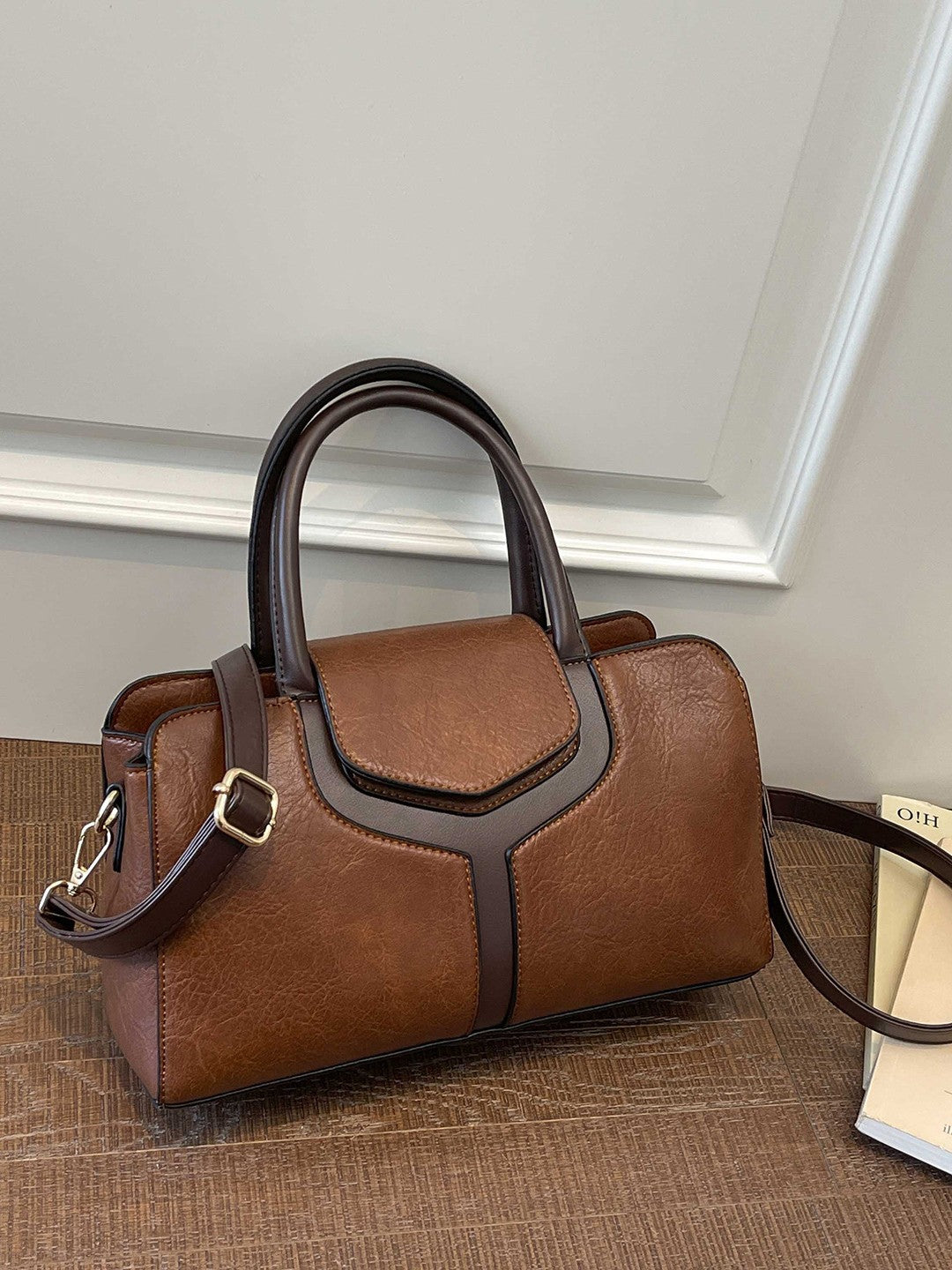 Women's Large Capacity Boston Retro Light Luxury Design Hand Holding Women's Messenger Bag